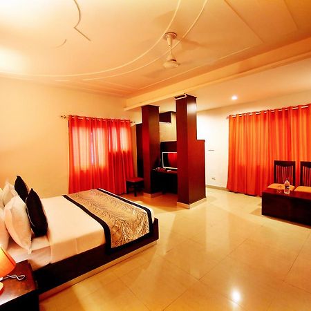 Hotel Lohmod At National Highway 8 - Free Airport Transffer Ню Делхи Екстериор снимка