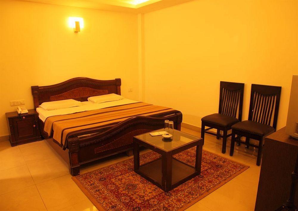 Hotel Lohmod At National Highway 8 - Free Airport Transffer Ню Делхи Екстериор снимка