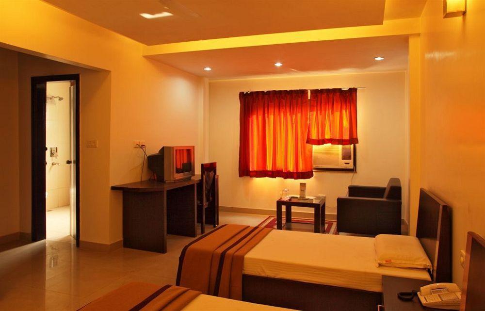 Hotel Lohmod At National Highway 8 - Free Airport Transffer Ню Делхи Екстериор снимка