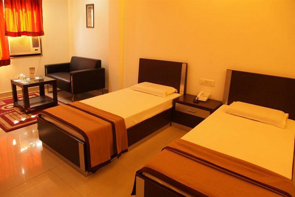 Hotel Lohmod At National Highway 8 - Free Airport Transffer Ню Делхи Екстериор снимка