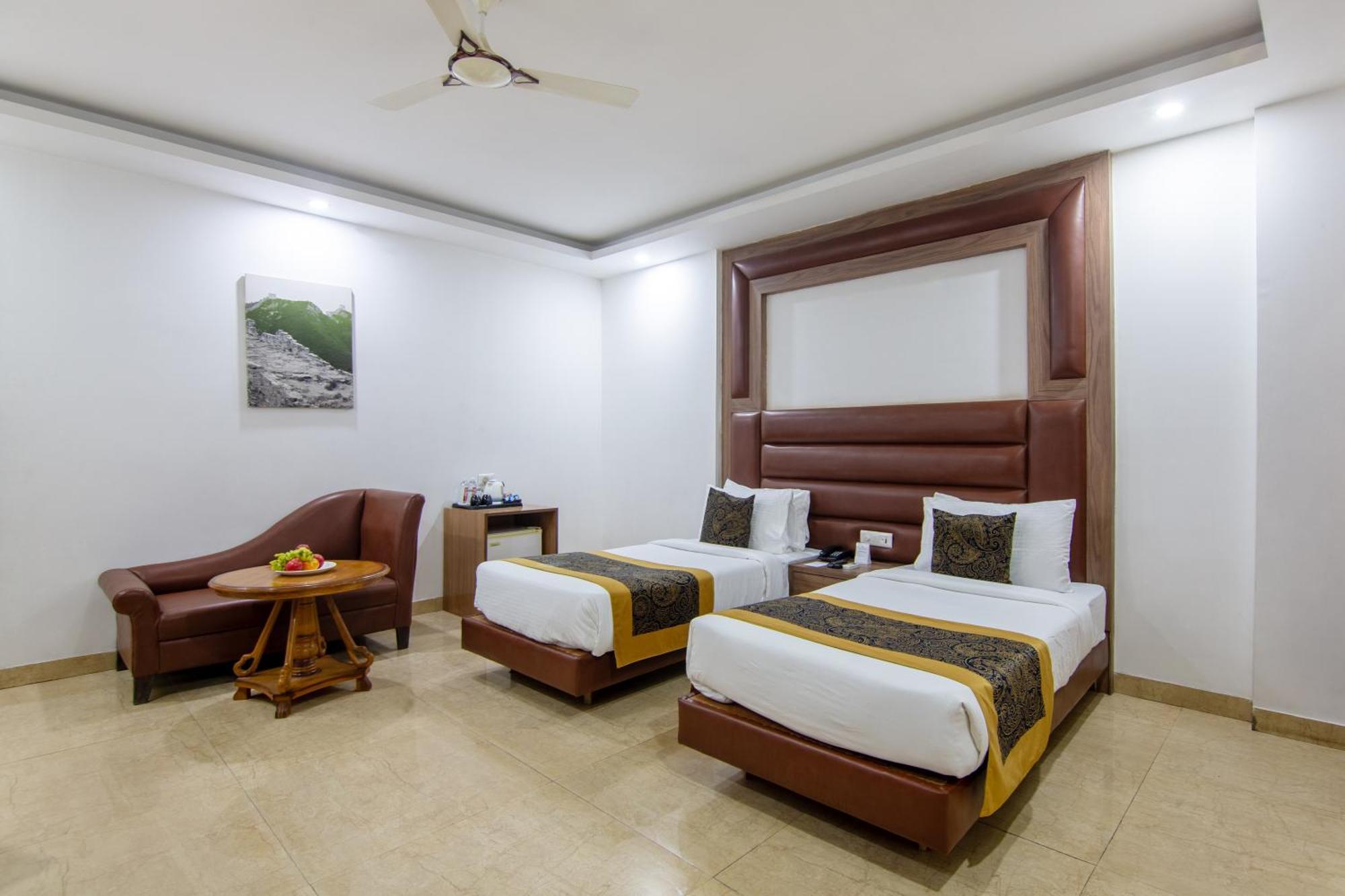 Hotel Lohmod At National Highway 8 - Free Airport Transffer Ню Делхи Екстериор снимка