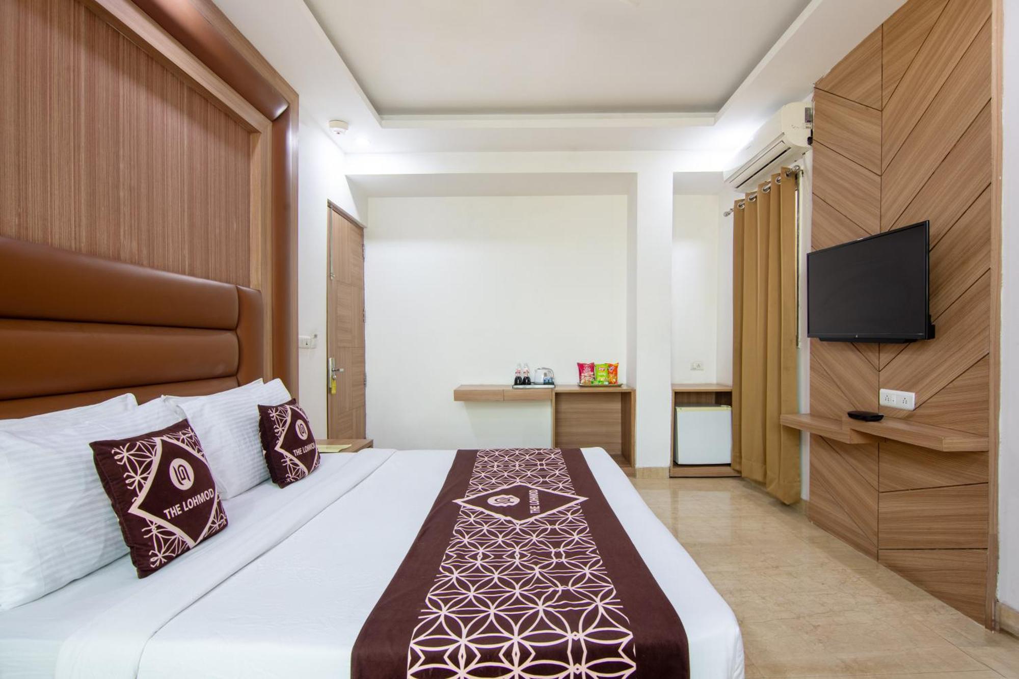 Hotel Lohmod At National Highway 8 - Free Airport Transffer Ню Делхи Екстериор снимка