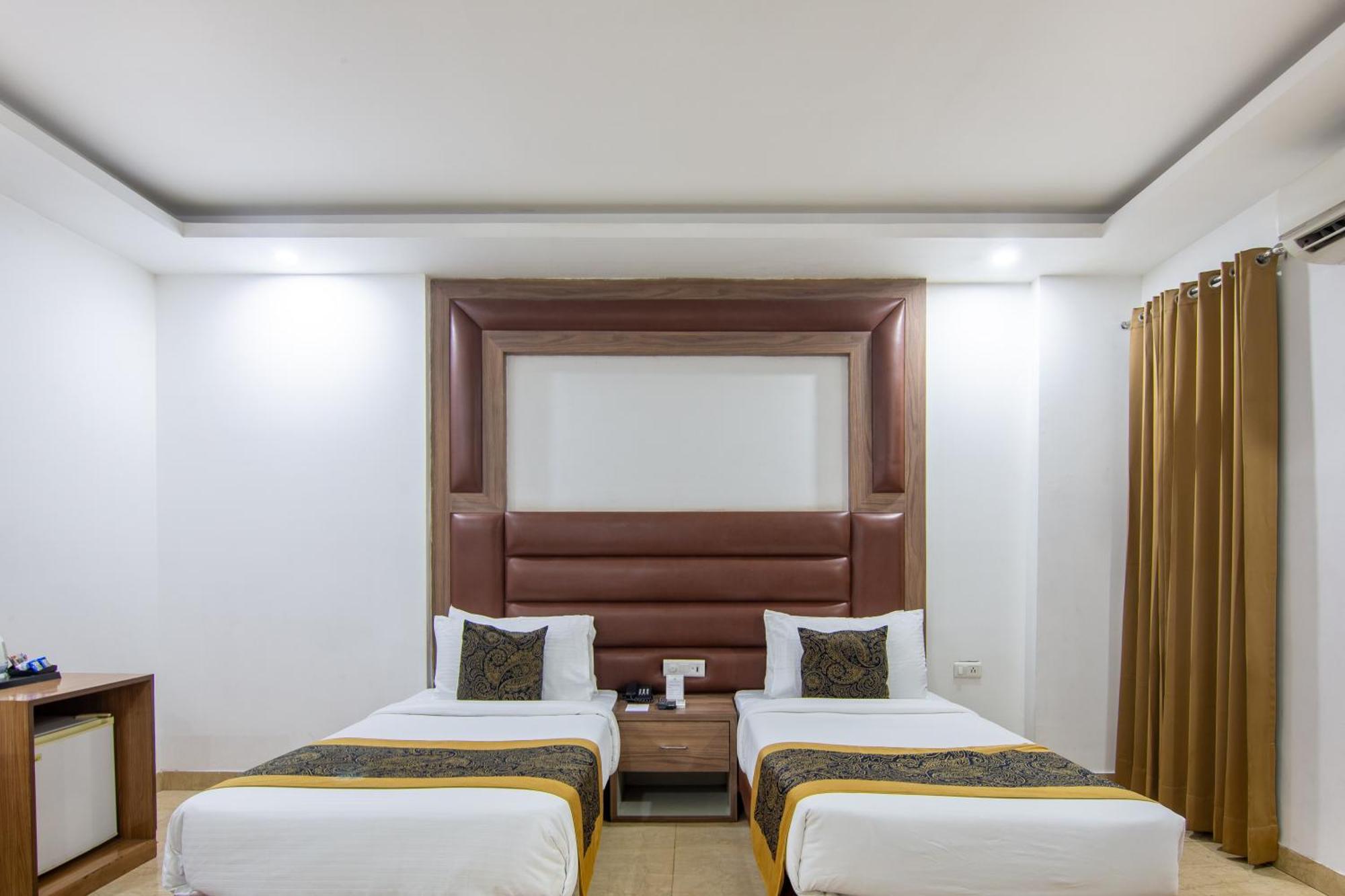 Hotel Lohmod At National Highway 8 - Free Airport Transffer Ню Делхи Екстериор снимка