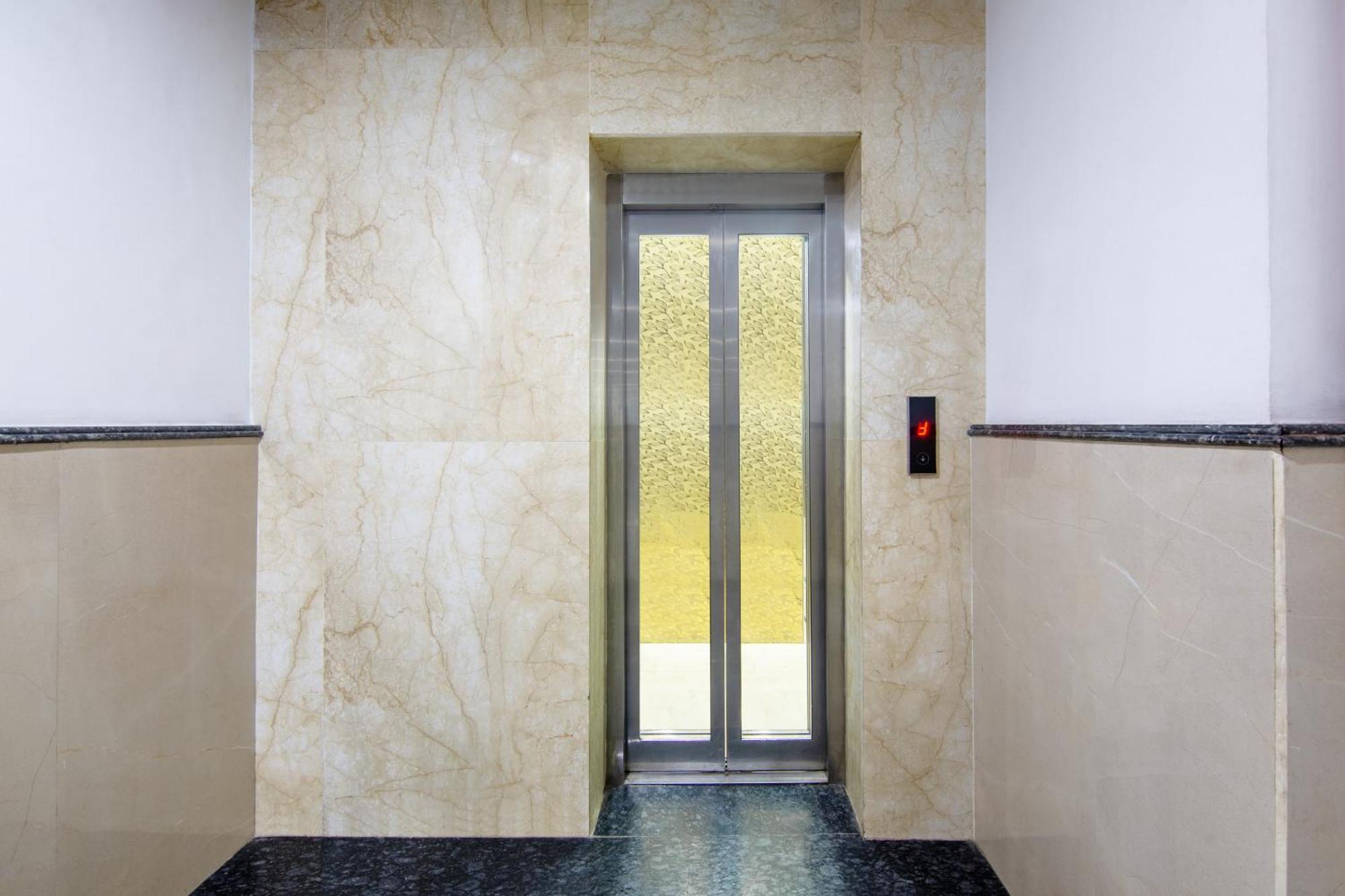 Hotel Lohmod At National Highway 8 - Free Airport Transffer Ню Делхи Екстериор снимка