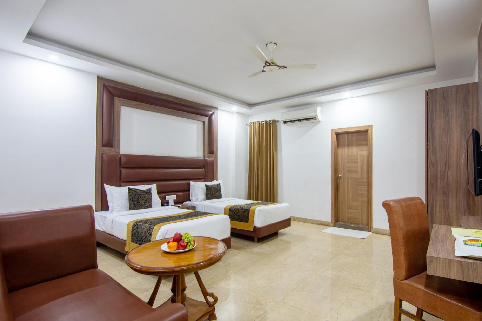 Hotel Lohmod At National Highway 8 - Free Airport Transffer Ню Делхи Екстериор снимка
