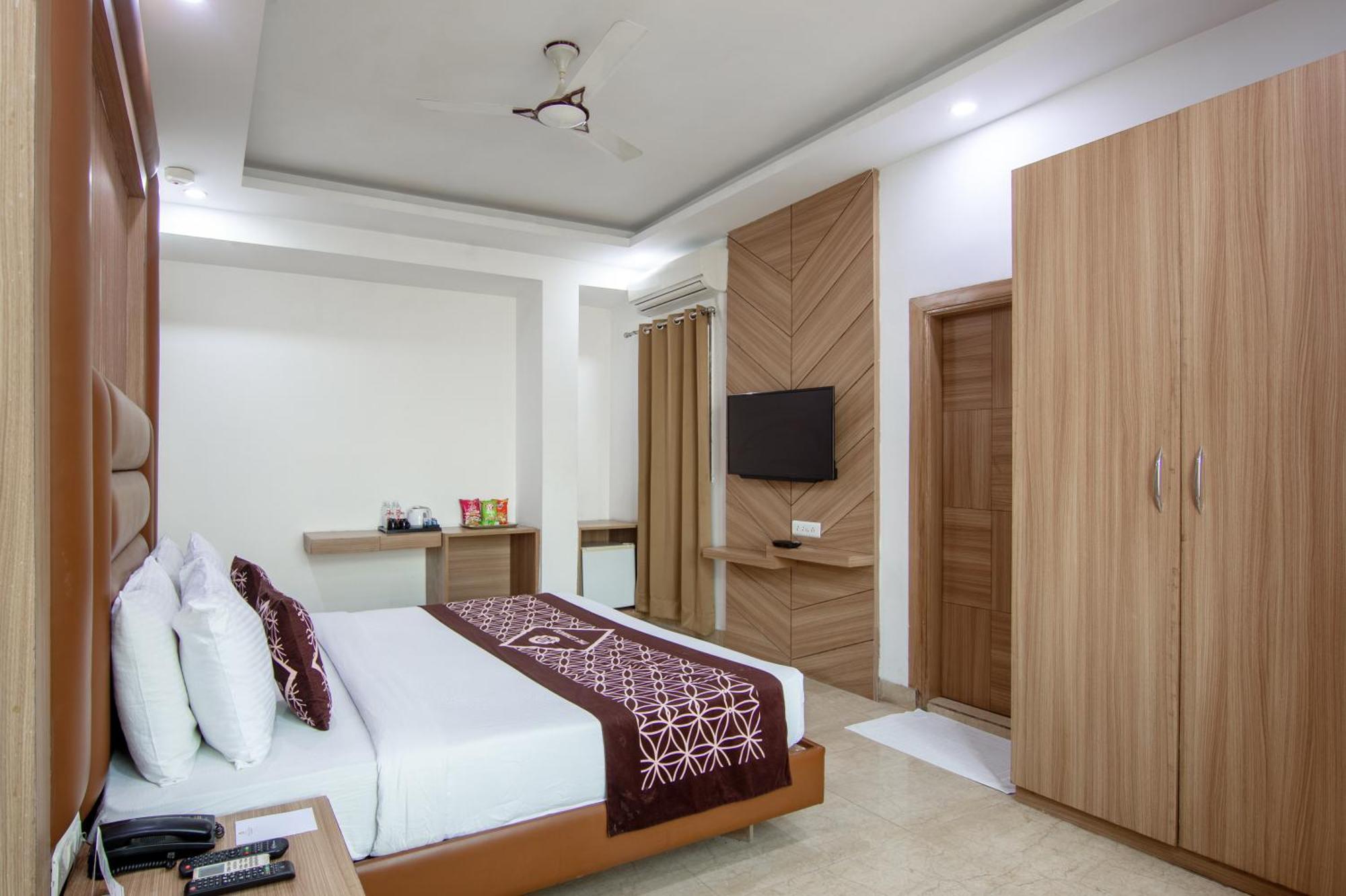 Hotel Lohmod At National Highway 8 - Free Airport Transffer Ню Делхи Екстериор снимка