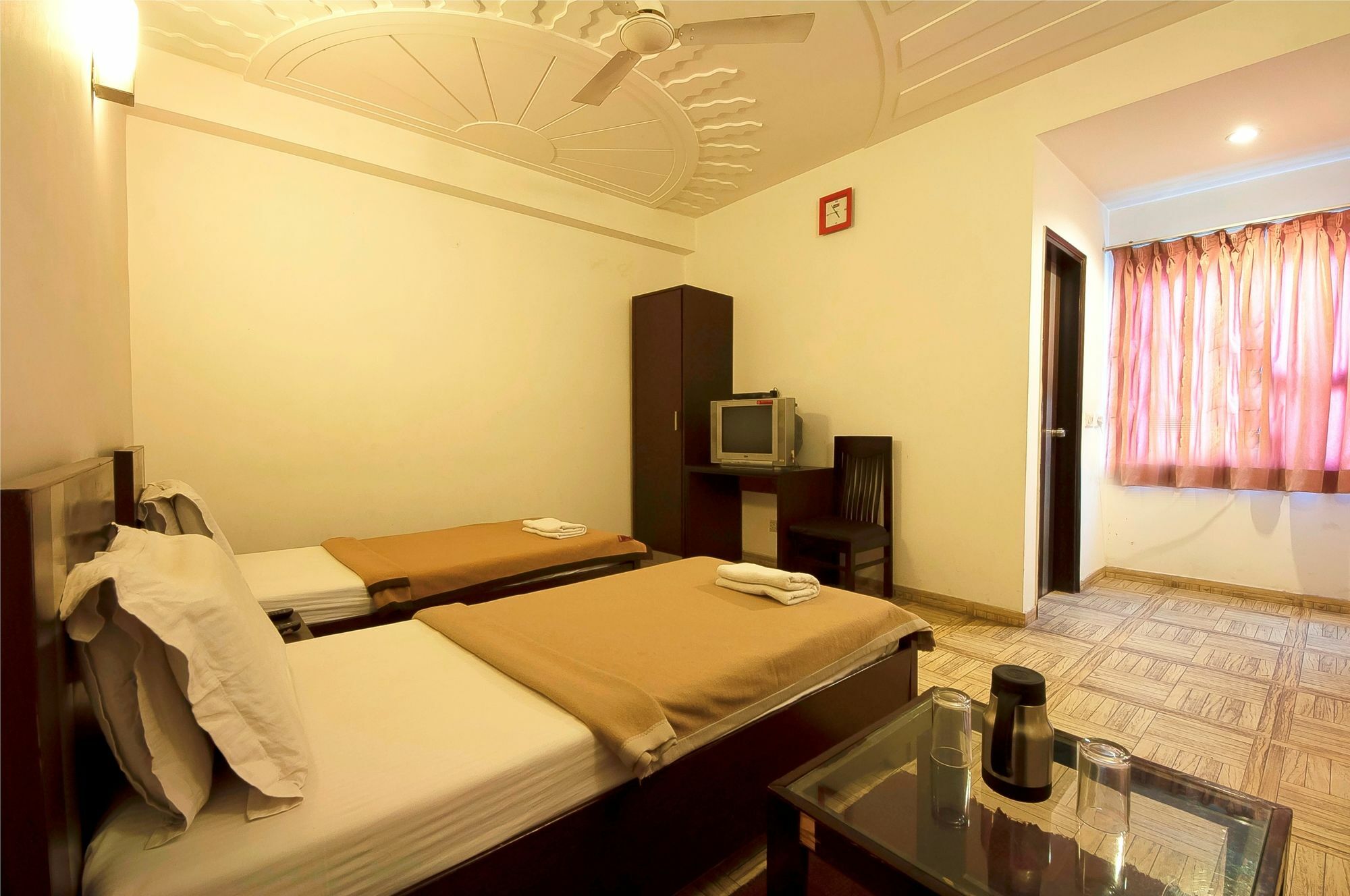 Hotel Lohmod At National Highway 8 - Free Airport Transffer Ню Делхи Екстериор снимка